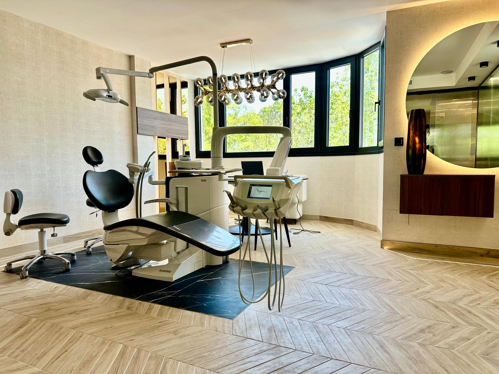 Gabinete dental Carlos Saiz Smile · Marbella